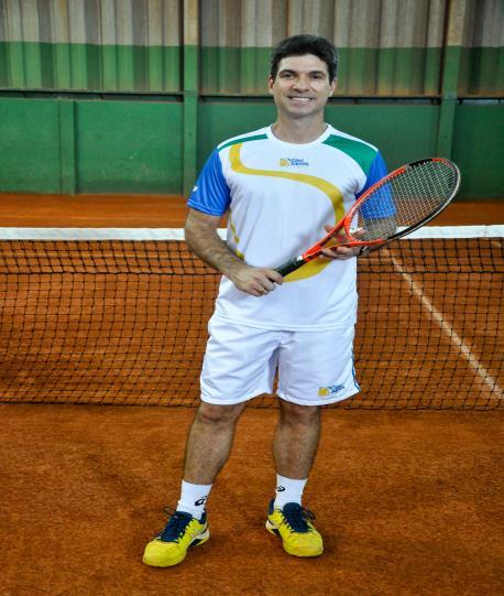 Eduardo Gordilho -Campeão brasileiro Juvenil em 93 e 95. -Campeão do Circuito Cosat 93. -Top #600 da ATP em simples. -Top #5 do NCAA Divisão I em 2000.