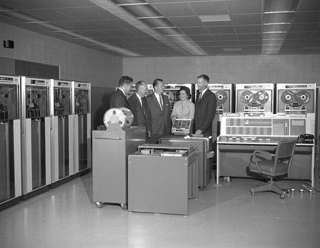 1. Marcos da Computação Segunda Geração (1955-1965) 7094 IBM (1962) Dominou