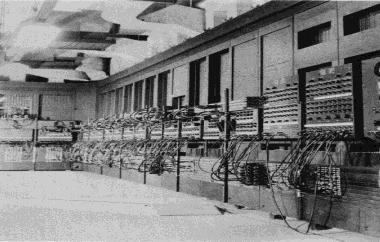Em 1944 surge o tão esperado ENIAC (Eletronic Numerical Integrato and Computer) Com 5,5 metros de altura e 25 metros de comprimento.