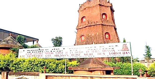 SOBRE IYANSAN O templo é de Iyansan divindade ioruba, mais ela é chamada também pelo apelido "Abesan", que quer dizer: "que possui nove" (abi-esan).