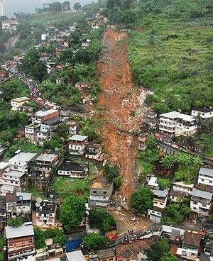 sujeitas a incêndios, áreas de alta declividade (encostas ou