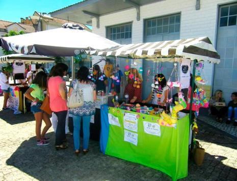 Os transeuntes não ficaram indiferentes à originalidade dos produtos expostos e comercializados no Largo José Duarte Coelho durante este evento anual que representa a penúltima fase de trabalho da