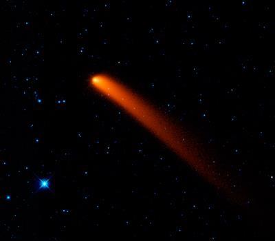 Os cometas também orbitam o Sol, mas têm órbitas muito maior do que a dos asteroides, que são