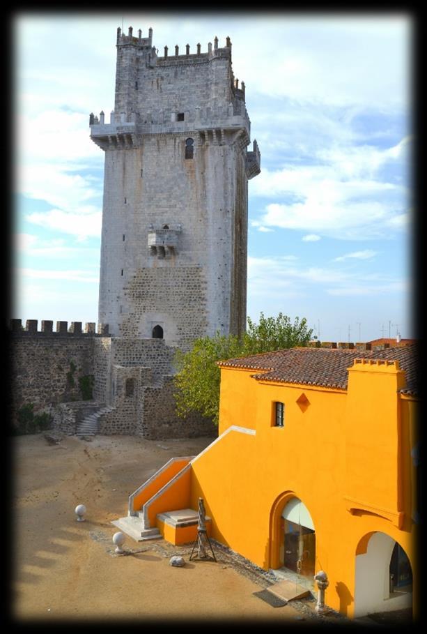 LOCAIS OBRIGATÓRIOS VISITAR Castelo e Torre de Menagem O Castelo de Beja, trata-se de uma fortaleza de cariz medieval, disposto em planta pentagonal, flanqueado por seis torres, incluindo a Torre de