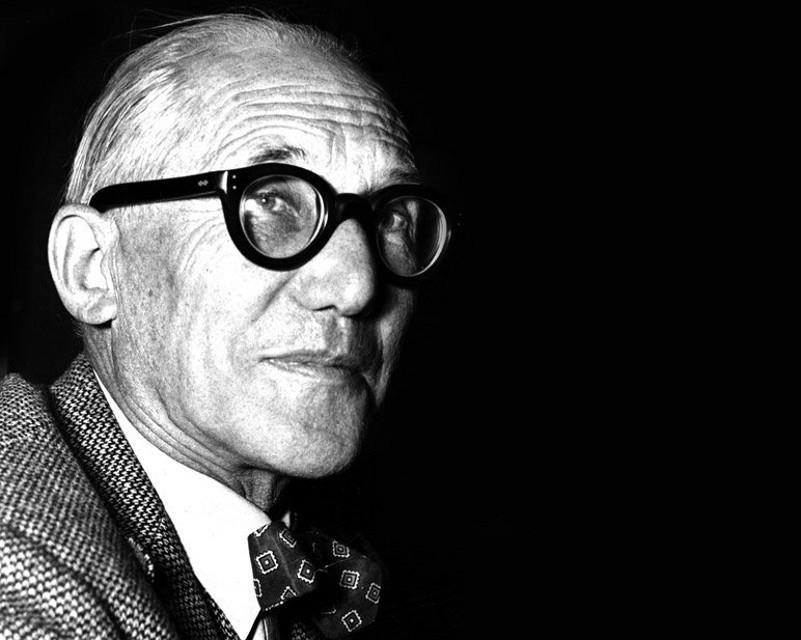 Le Corbusier é o sobrenome profissional de Charles Edouard Jeanneret-Gris, considerado a figura mais importante da arquitetura moderna.