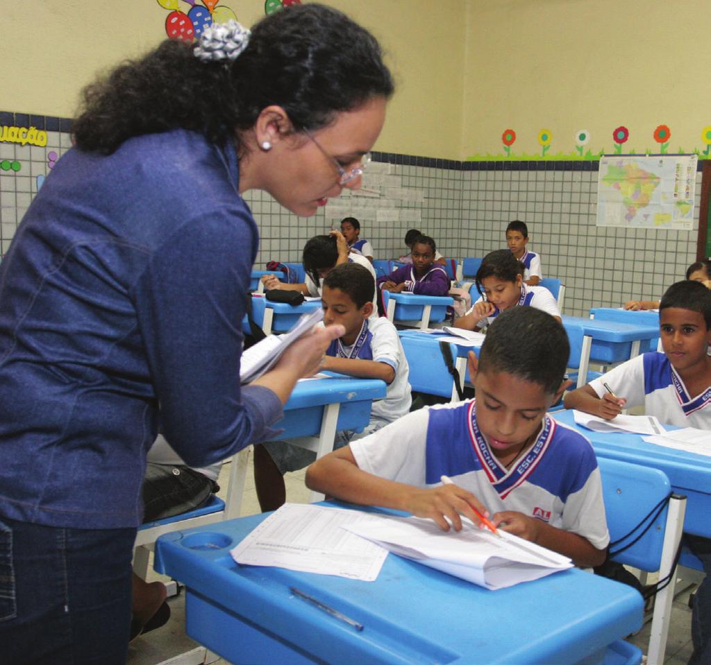 2 Maceió, quarta-feira, INVESTImENTO Programa Escola 10 garante mais de R$ 30 milhões para a educação pública Redes municipais vão contar com assistência técnica, pedagógica, financeira, avaliação,