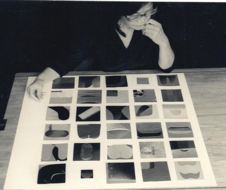 Tomie Ohtake: As cores nas pontas dos dedos Paulo Miyada Na passagem das décadas de 1950 e 1960, a primeira incursão de Tomie Ohtake na pintura abstrata tornou-se conhecida pelo caráter cego de um