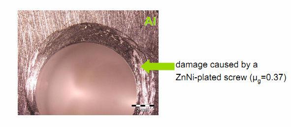 observada com cuidado, pois devem-se utilizar para esses casos passivadores otimizados de fina granulometria, controlando a estrutura de depósito de Zinco-níquel, bem como a utilização de um selante