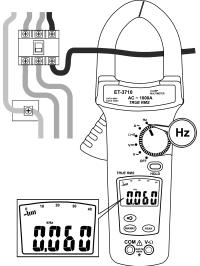 Teste de continuidade com indicação sonora abaixo de 30Ω. CAUTELA Assegure-se que não exista tensão no circuito ou superfície em teste. D.