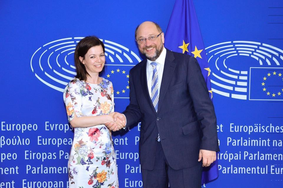 reúne com Martin Schulz sobre a questão da Turquia Press News A Eurodeputada reuniu no dia 7 de Junho com Martin Schulz, Presidente do Parlamento Europeu, para tratar de questões relativas às