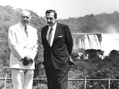 Em novembro de 1985, José Sarney e o presidente argentino Raul Alfonsín assinaram a Declaração do Iguaçu.