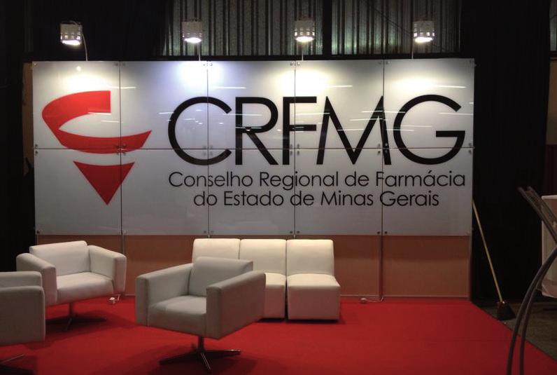 apresentado por uma montadora de estandes para evento do CRF/MG.