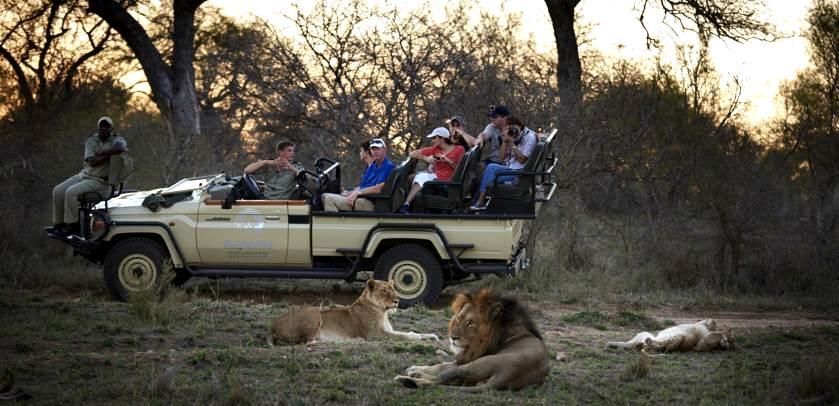 O Kapama River Lodge é o maior chalé de safári de luxo na área do Parque Nacional Kruger, dispõe de piscina, spa e oferece uma variedade de atividades, incluindo safáris em elefantes e caminhadas na