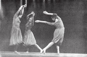 FIGURA 17 Grupo GDC: Terpsicore (1966) Foto: arquivo Escola de Dança UFBA Estas considerações colaboram para pensar como se dá a aproximação entre a produção dos atos de fala e do corpo que dança