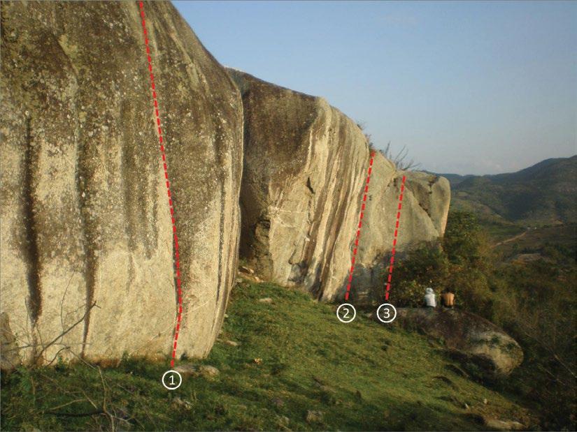 Falesinha da Prata Pedra da Santa Pequena falésia localizada ao lado da estrada que sobe para à Serra da Prata; possui três vias variadas, um bonito visual e acesso fácil.