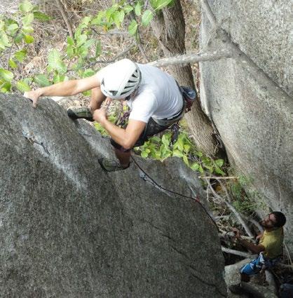 75 74 73 72 78 75 77 76 72 CLIENTE 5sup (8m) 76 ARESTARISCA 7c (10m) Felipe Pontes Equipamento: Camalot# 1, 2 e 6. Diedro ao lado da Psicólogo, seguindo pelo positivo em oposição atrás da Psicólogo.