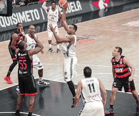 Flamengo chega ao Final four da Liga das Américas e fica em quarto lugar O time de basquete do Flamengo foi superado pelo Bauru na semifinal da Liga das Américas (LDA).
