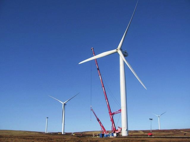 Face a estes novos limites, algumas das características das torres metálicas perdem as vantagens referidas, designadamente: o diâmetro máximo da base da torre, por questões de transporte, não pode