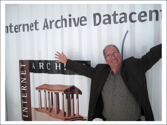 O primeiro arquivo da web Brewster Kahle fundou o Internet Archive em 1996, uma