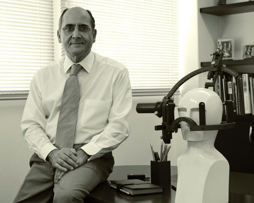 Antonio Martos, CEO da Micromar, e o Sistema Estereotáxico Aimsystem TM-03B (Teixeira-Martos) "Para atingir um alvo é necessário utilizar um instrumento extremamente preciso.