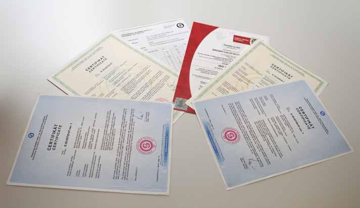 Certificaciones Certifications / Certificações CE: marcado europeo que acredita que el producto cumple con los requisitos legales y técnicos.