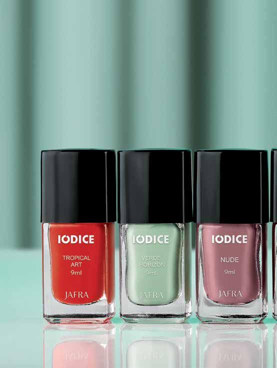 Moda nas unhas Inspirada na nova coleção Verão 18 da Iódice, apresentamos cinco lançamentos com cores exclusivas.