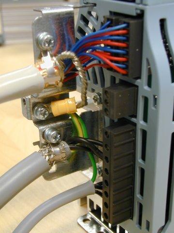 MF2-MF3: É aconselhável ligar primeiro os cabos aos terminais e placa