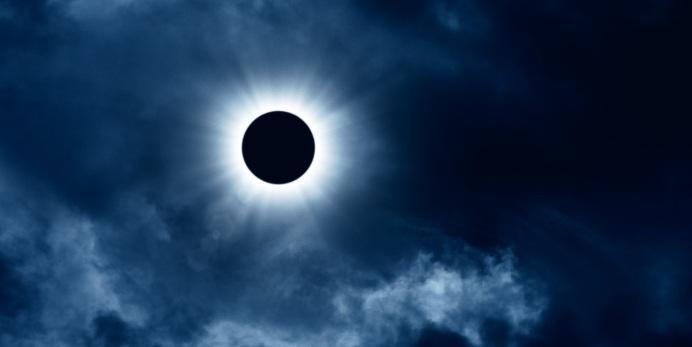 Eclipse Solar (20/03/2015) Houve uma perda rápida de 17 GW Uma