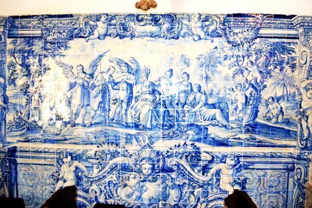 Os azulejos mais antigos que possuímos no Brasil estão no Nordeste e são pertencentes ao século XVII, como por exemplo, aqueles existentes nas primeiras igrejas de Salvador.