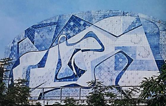 As formas orgânicas ameboides que acompanham muitas das criações azulejares brasileiras da década de 50 estão presentes nas pinturas e nos desenhos do paisagismo moderno de Roberto Burle Marx.