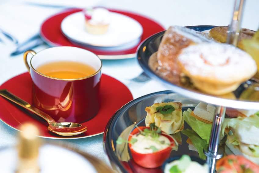 Chá da Tarde CHÁ DA TARDE VALVERDE Uma seleção de chás de infusão acompanham uns deliciosos scones com manteiga e compotas caseiras.