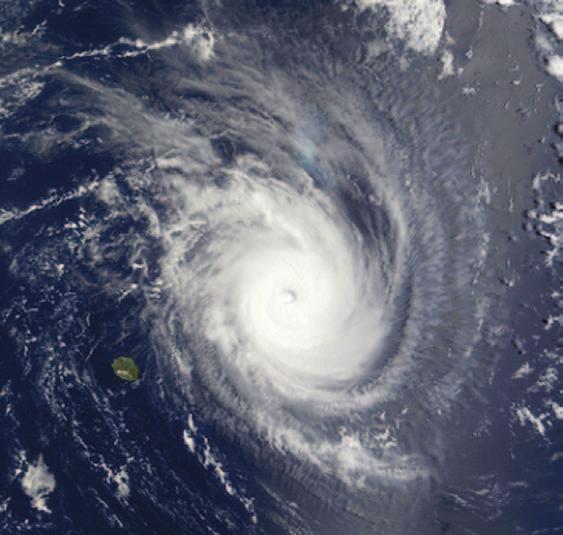 Ciclone tropical (furacão) Desenvolvido sobre as águas tropicais devido às altas temperaturas e umidade, se movimenta de forma circular organizada.
