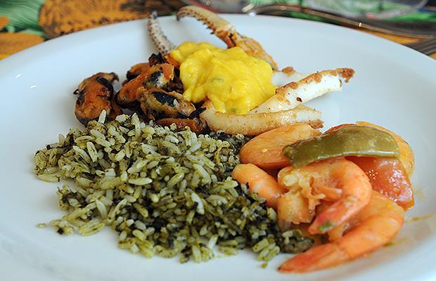 Arroz de cuxá O arroz, trazido pelos portugueses, começou a ser cultivado nas terras maranhenses e acabou incorporado à mesa de diversas formas; O mais ilustre