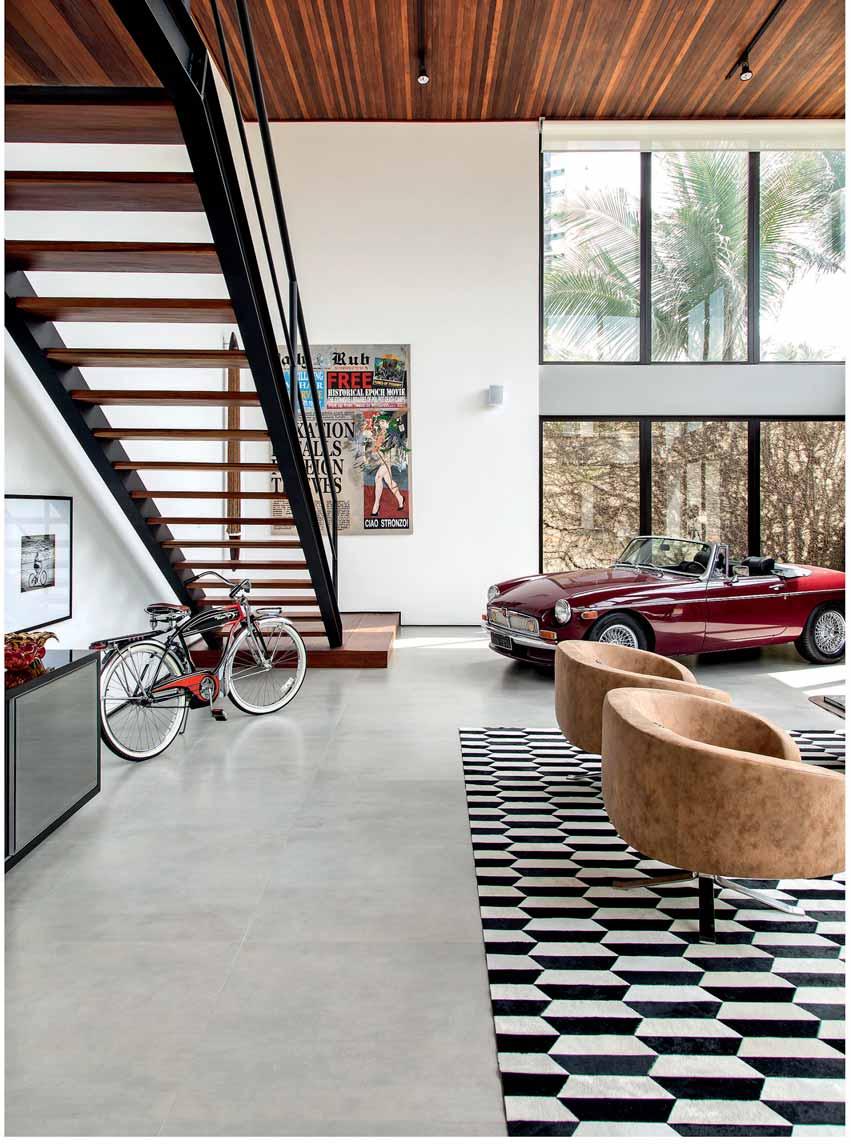 Foto: Xico Diniz Traços da personalidade e das paixões do morador são facilmente reconhecidas no décor desta casa de 400m², projetada pelo arquiteto Sidney Quintella.
