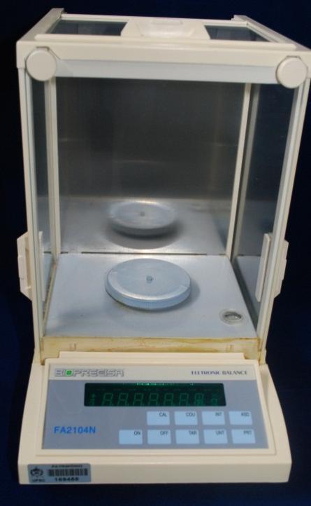 66 Análises de massa Os corpos de prova foram pesados em uma balança eletrônica Bioprecisa, modelo FA 2104N (Ativa Química Com. Prod. p/lab. Ltda.