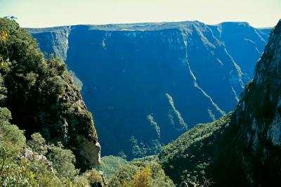 OS CÂNIONS DE CAMBARÁ DO SUL (RS) Parque Nacional da Serra Geral Cânion Fortaleza.