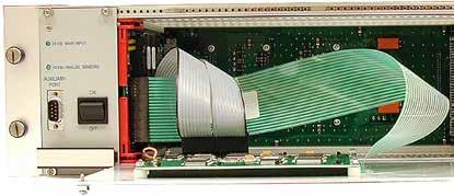TA3840C - placa de entradas analógicas de 4-20 ma ou multifunção - Removendo/instalando Levante as 2 alavancas extratoras e puxe-as para extrair a placa eletrônica do rack.