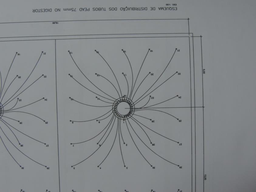 Figura 12.9: Gabarito de espaçamento dos tubos ligados a um dos quatro distribuidores de vazão do UASB da ETE Anglo. Fonte: Projeto executivo ETE Laranjal, IPH.