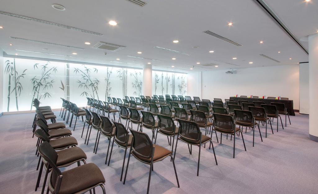Salas de Reunião: 6 salas de reunião, Capacidade máxima de 180 pessoas em plateia.