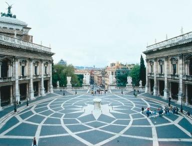 Figura. Piazza del Campidoglio A praça e os três palazzo que a definem foram construídos/restaurados no século XVI, constituindo um novo centro cívico. Atualmente têm funções cívicas e museológicas.