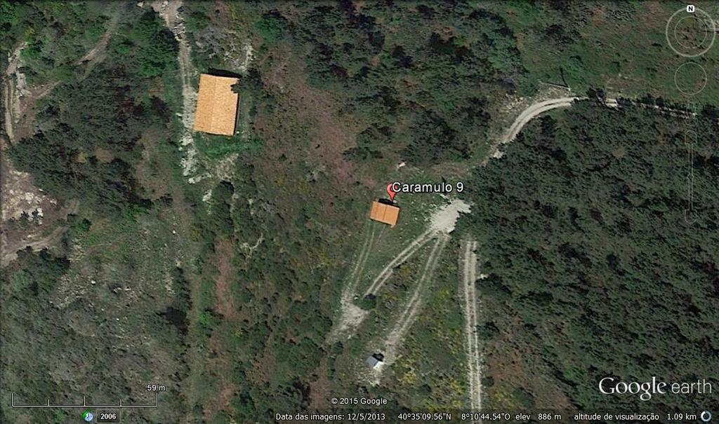 123 furo, designação CAR9 (Fig. 3.23). A designação atual da captação é Caramulo 9. Os trabalhos tiveram início em 16 de março de 2000 e foram concluídos a 07 de abril de 2000. Fig. 3.23 Localização geográfica da captação Caramulo 9 (Imagem aérea obtida através do sistema Google Earth a 15/05/2015).