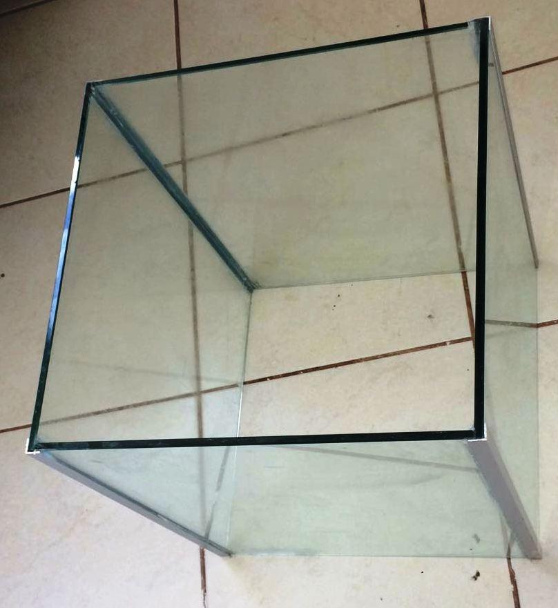 15 Figura 7- Caixa de vidro 42x42x52 centímetros Fonte: Autores Figura 8- Sistema completo do