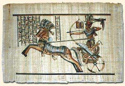 Cerca de 2400 anos antes da era cristã, os egípcios, após terem utilizado pedra, argila ou madeira como base para a escrita, experimentaram um tipo de suporte fino e plano feito a partir de medulas