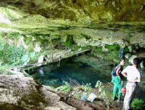 entradas de cavernas e conseqüentemente