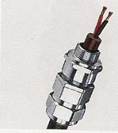 sujeitos a danos mecânicos ou agentes químicos, nesse caso, recomenda-se a utilização de cabos protegidos parcialmente. Figura 8 Sistema com Eletroduto Rígido 11.