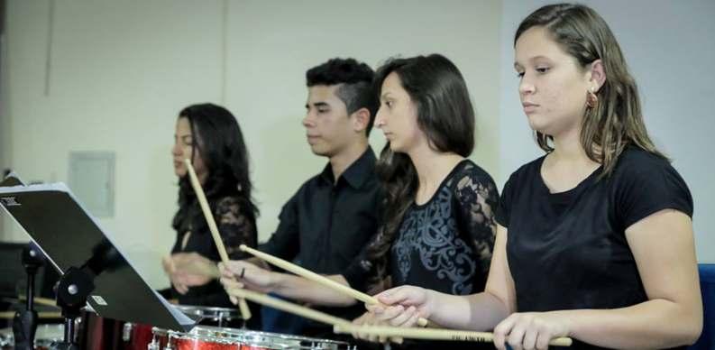 NÚCLEO DE PERCUSSÃO Com capacidade de atendimento de 20 alunos e