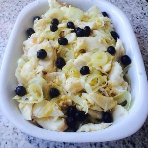 clique para ampliar 3 cebolas cortadas em fatias; 6 batatas em fatias; 1,5 KG de bacalhau em