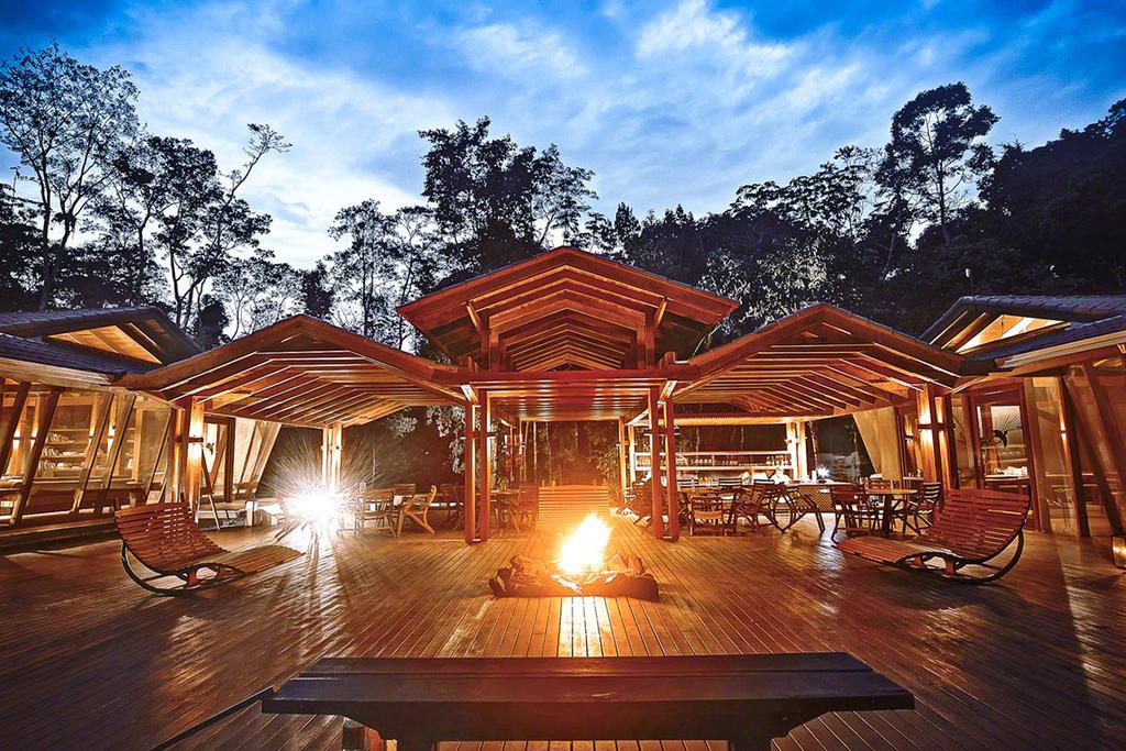 * Cristalino Lodge - Yoga Amazônia Infinita 05 dias / 04 noites O Cristalino Lodge está localizado no sul da Amazônia em um dos destinos mais ricos para a observação de aves, mamíferos, borboletas e