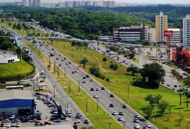 Acústica Urbana O ambiente urbano é composto de espaços construídos que são acusticamente ricos: - diversas fontes sonoras.