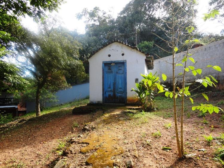 de poeira na área age diretamente  Data: Maio/2012 Cachoeira de Cocais Impacto: Alteração da paisagem natural de montanhas, com a